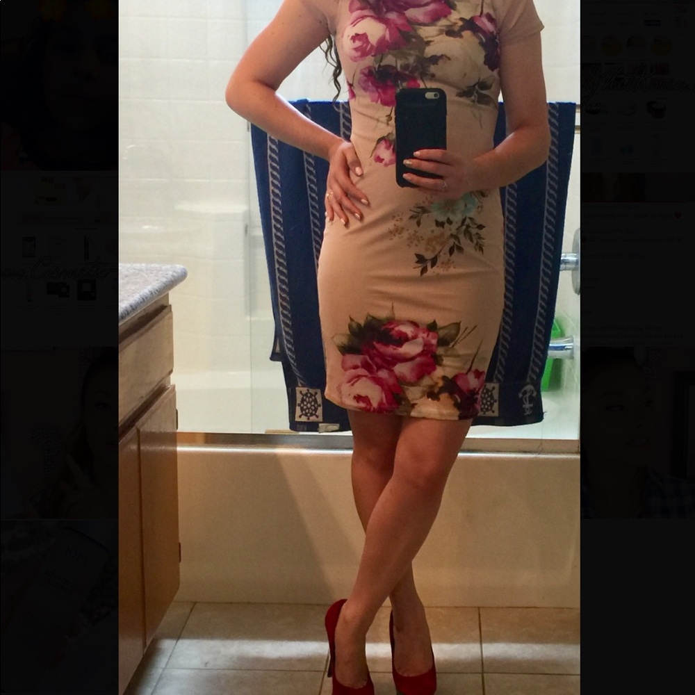 Fashion Magazine Floral Dress - Picture 6 of 6